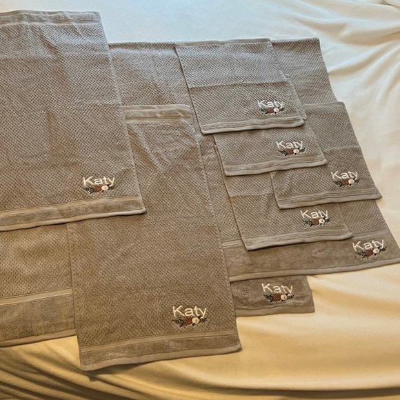 Threshold bath towel set - NWT - embroidered with flowers & Katy - Classic Gray - Picture 1 of 10